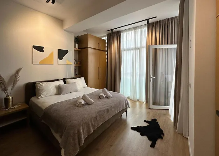 Kika Shanti, Near Artificial Daire