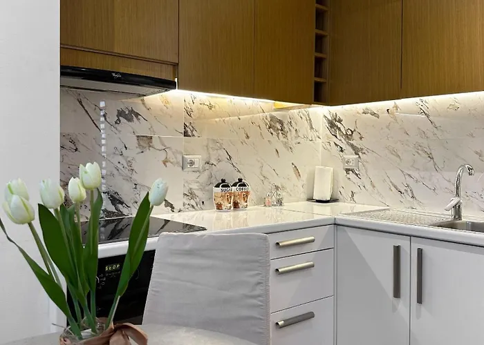 Daire Kika Shanti, Near Artificial *