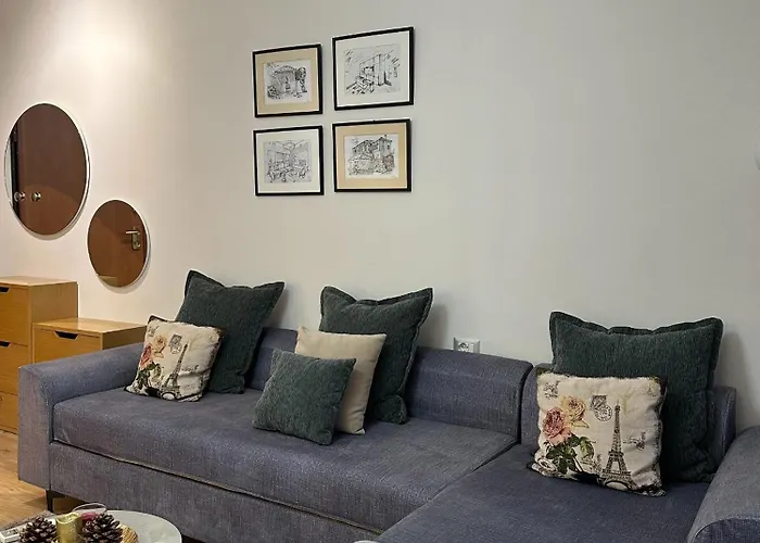 Daire Kika Shanti, Near Artificial