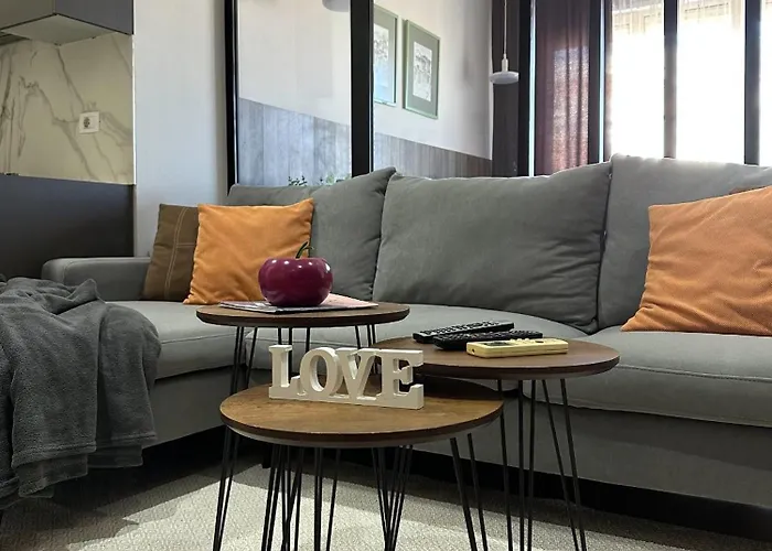 Kika Shanti, Near Artificial Daire *